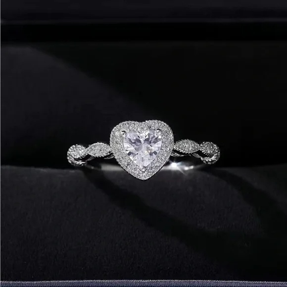 New Women’s 925 Silver Romantic Heart Diamond Ring - Picture 3 of 7